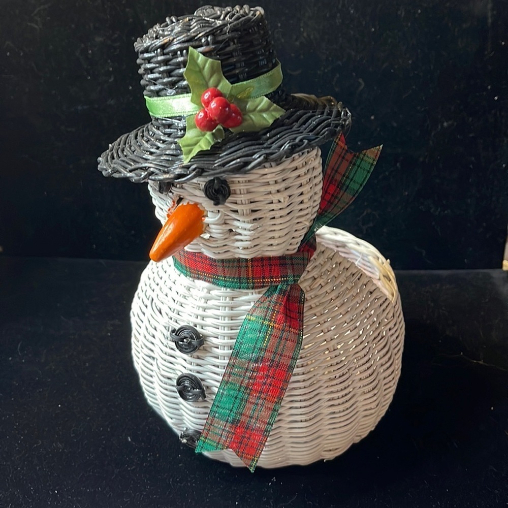Avon (Vtg) “Sam the Snowman” Wicker - perfect for nuts, candy, potpourri